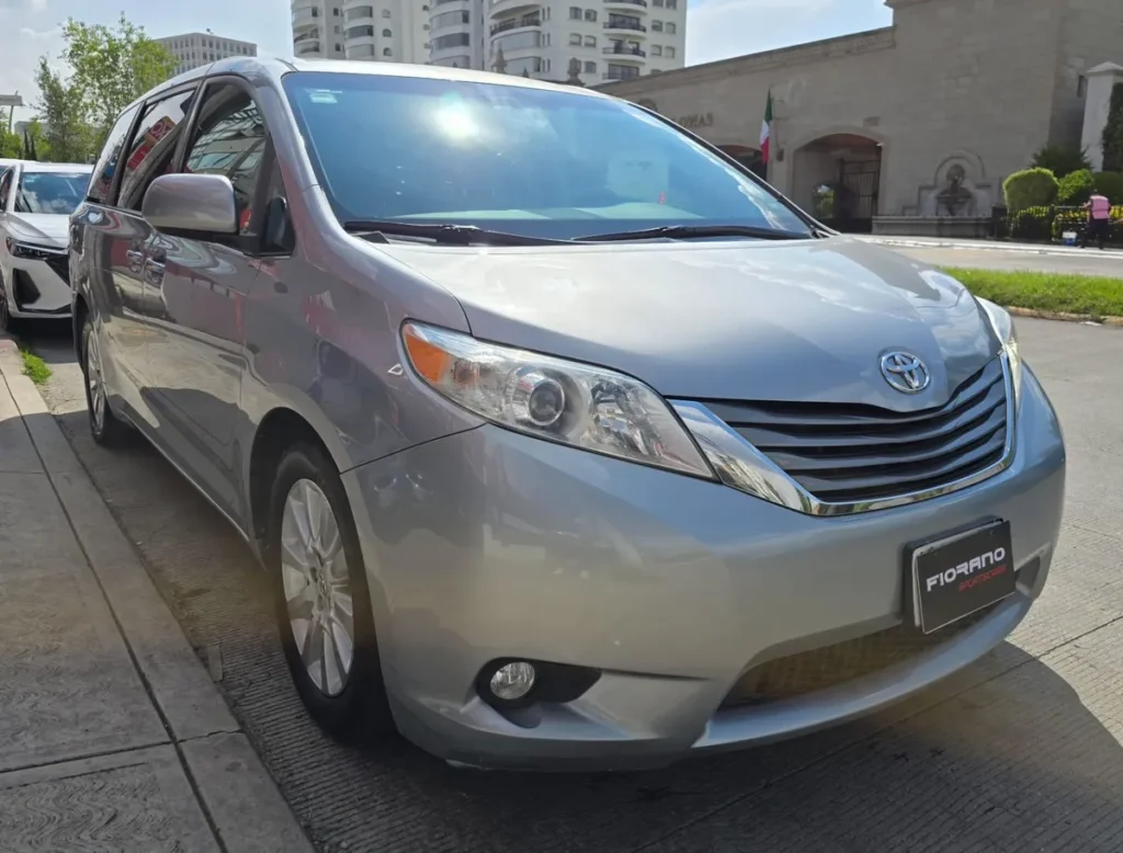 Toyota Sienna Xle Piel At