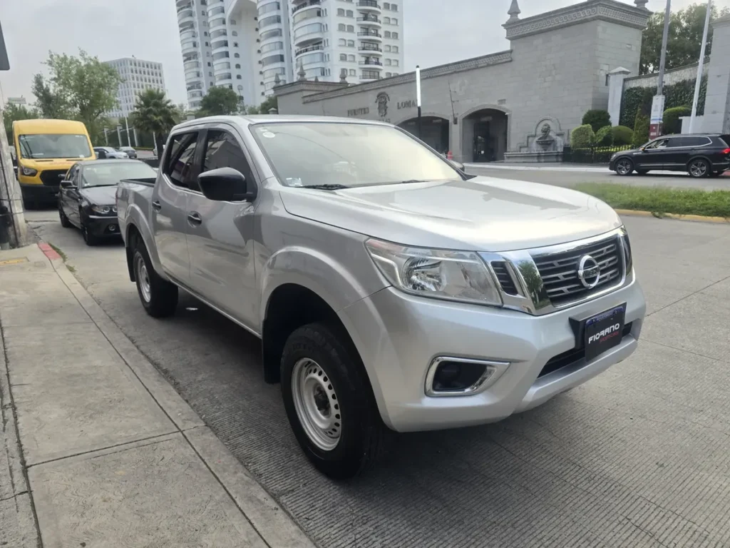 Nissan NP300 2.5 Doble Cabina Se Aa Pack Seg Mt