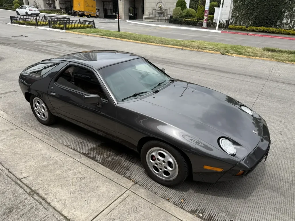 Porsche 928